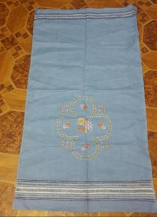 Праздничное льняное полотенце с вышивкой