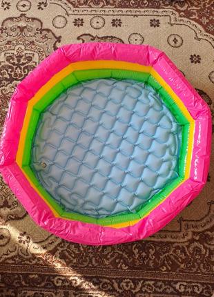 Надувной бассейн радуга.