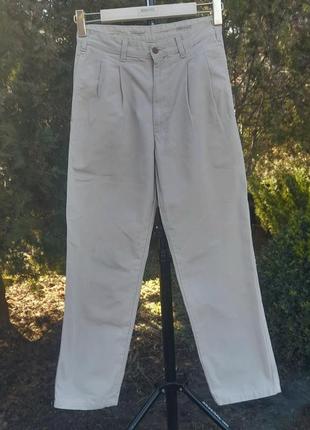 Мужские бежевые брюки чинос levis