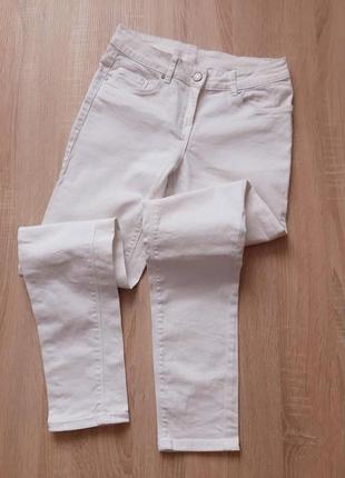 Зауженные джинсы белые