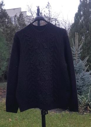 Черный вязаный свитер свободного кроя