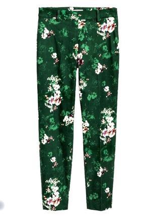 Нарядные стрейчевые брюки-брюки в цветочный принт.
