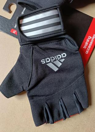 Перчатки для занятия тяжелой атлетикой adidas. новые, оригинал!!