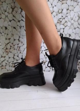 Жіночі туфлі лофери чорні висока підошва кросівки , трендові ,...