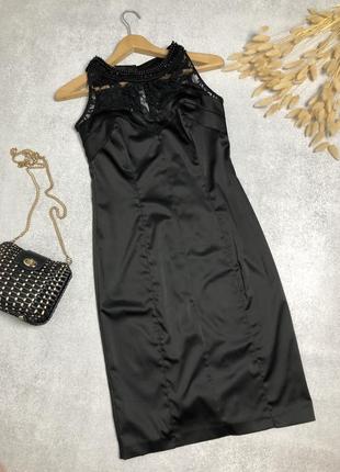Черное атласное платье