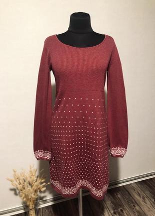 Тепла бордова сукня