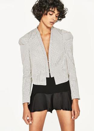 Zara стильный укороченный пиджак жакет в полоску уценка