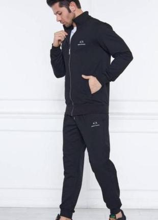 Мужской спортивный костюм черного цвета