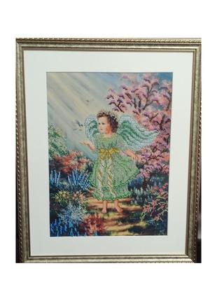 Картина вышита бисером "ангелочек с птичками"