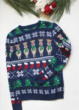 Яркий новогодний свитер олени