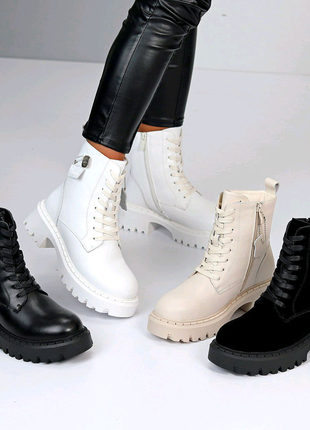 Білі та чорні шкіряні черевики зимові жіночі. Зимние женские боти