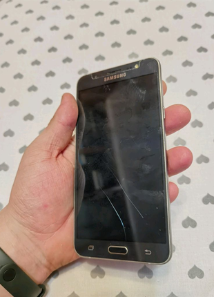 Телефон Samsung J710