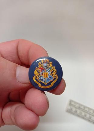 Значок гарри поттер герб хогвартса harry potter hogwarts