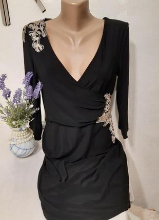 Праздничное черное платье с декором