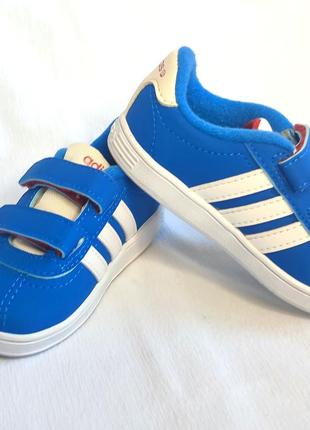 Кроссовки детские Adidas Neo (размер 18, UK4)