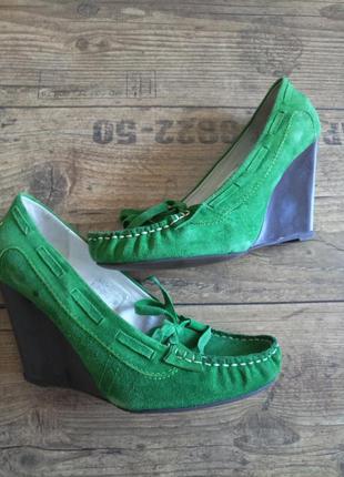 Замшевые зеленые туфли braska