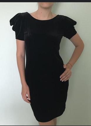 Маленькое черное велюровое платье