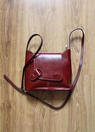 Чудесная кожаная сумочка от дизайнерского бренда vera pelle it...