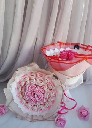 Букети з цукерок Raffaello та мильних троянд