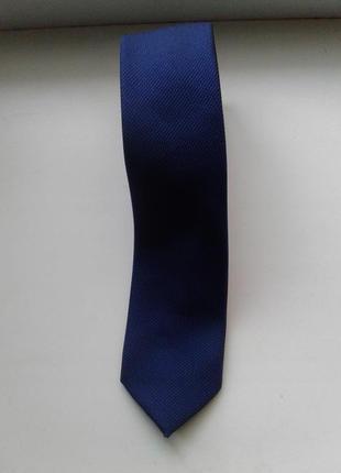 Узкий темно-синий фактурный мужской галстук m&s
