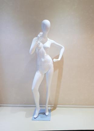 Манекен белый лаковый женский на стеклянной подставке