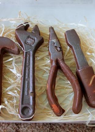 Шоколадный подарок для настоящих мужчин. набор инструментов шо...