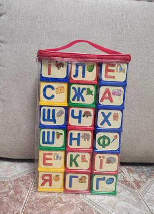 Дитячі кубики з алфавітом вітом