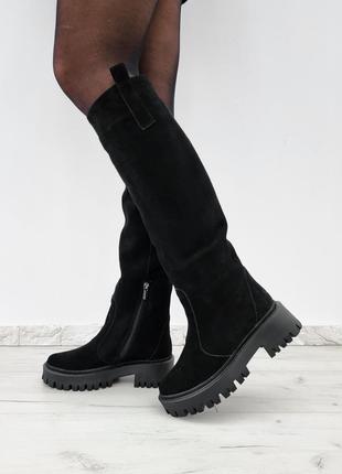 Жіночі замшеві чоботи демісезонні труби на платформі чорні