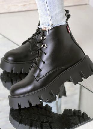 Черные зимние ботинки женские на тракторной платформе внутри ш...