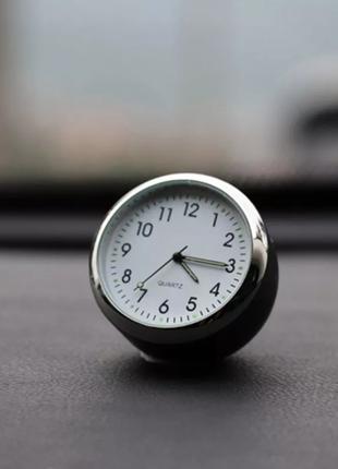 Автомобильные часы для салона авто на батарейке - белый циферблат