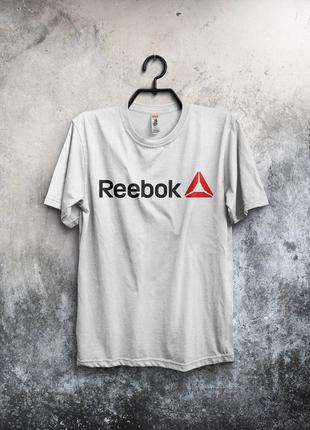 Белая спортивная футболка Reebok classic