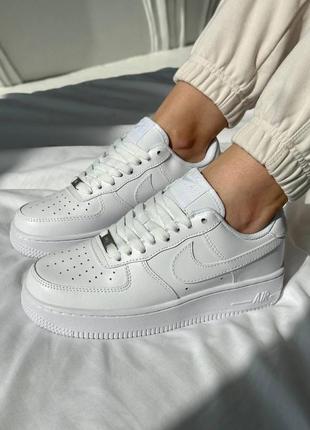 Женские кроссовки nike air force white