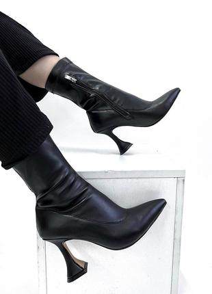 Женские ботинки на трендовом каблуке