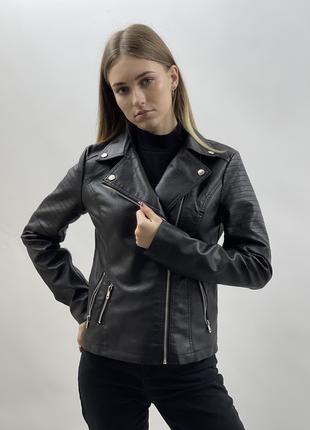 Куртка черная косуха женская