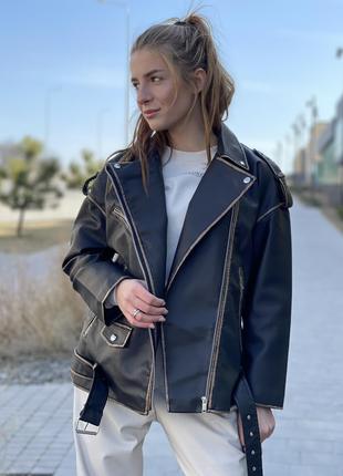 Женская черная оверсайз куртка косуха с поясом 2022