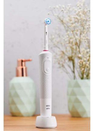 Электрическая зубная щетка ORAL-B BRAUN Vitality Sensitive Cle...