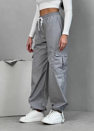 Сірі штани карго. Жіночі карго штани з боковими карманами