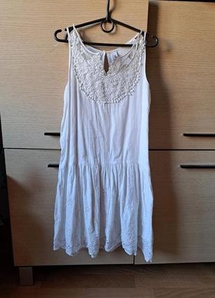 Білий сарафан сукня