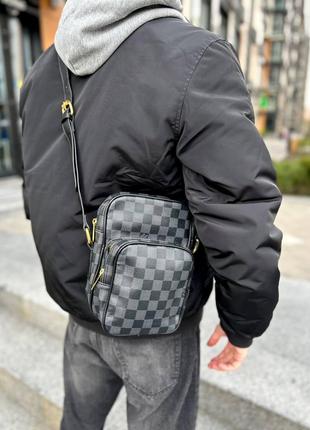 Стильна сумка Louis Vuitton, яка доповнить образ кожному чолов...