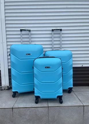 Комплект дорожніх пластикових валіз із 3 шт. на 4 колесах