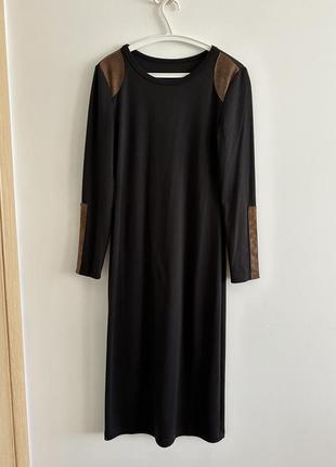 Класична чорна сукня міді