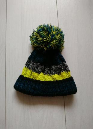 Зимова шапка з бомбоном