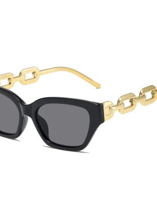Стильні жіночі сонцезахисні окуляри з імітацією золотого ланцю...