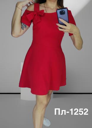 Платье коктельное в красном цвете размер М (укр 44-46)