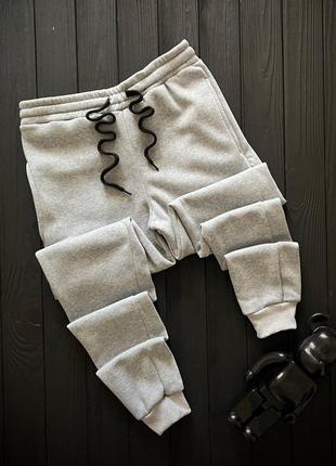 Чоловічі спортивні штани зима теплі та якісні.