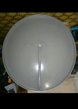 Антенна спутниковая тv +HDтюнер 
Размер 0.90 м