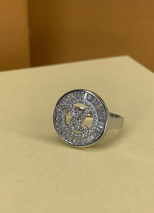 Брендовое кольцо в стиле луи витон, посеребрение с цирконием. ...