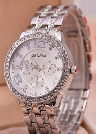 Красивые женские часы с кварцевым механизмом Geneva Silver