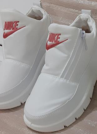 Кросівки зимові черевики дутики білі жіночі 38