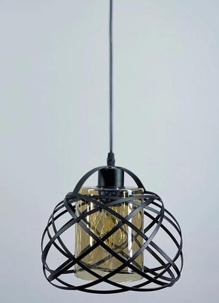 Оригинальный светильник с янтарным или графитовым плафоном.